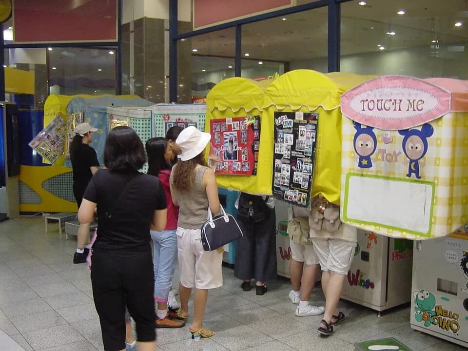 A photo booth operating in South Korea in 2001