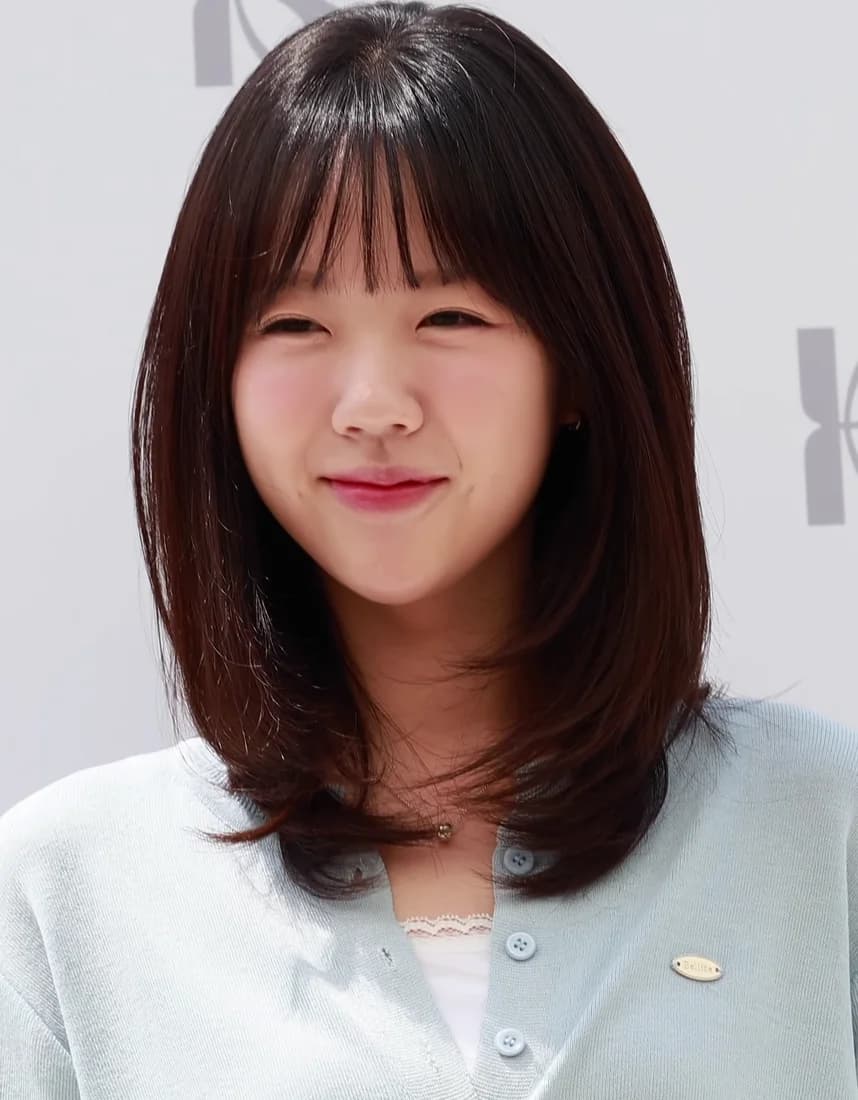 Ji Ye-eun smiling at a Seoul fashion photo call in June 2025