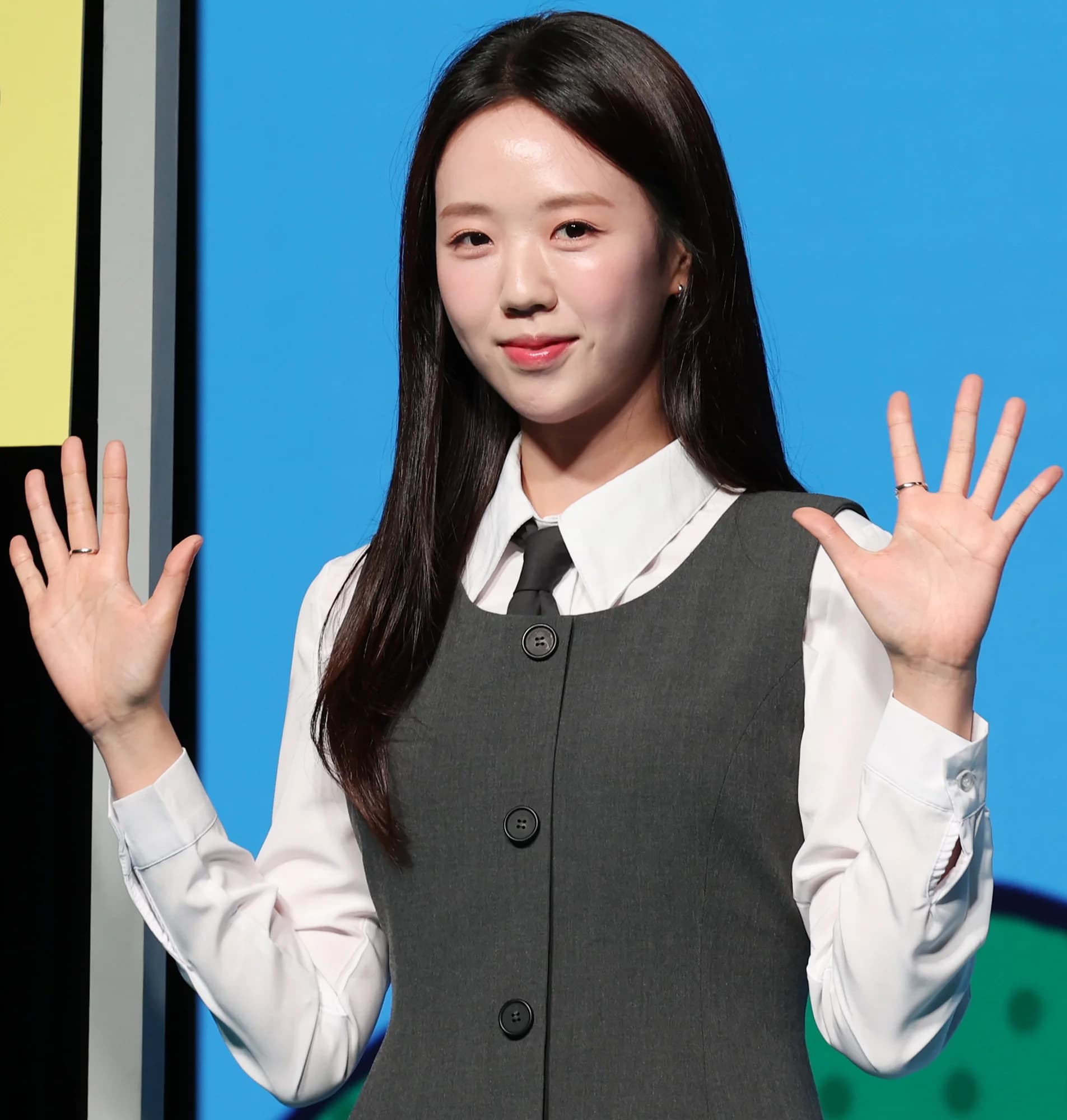 Actor Ji Ye-eun smiling and raising both hands at a public event in May 2026