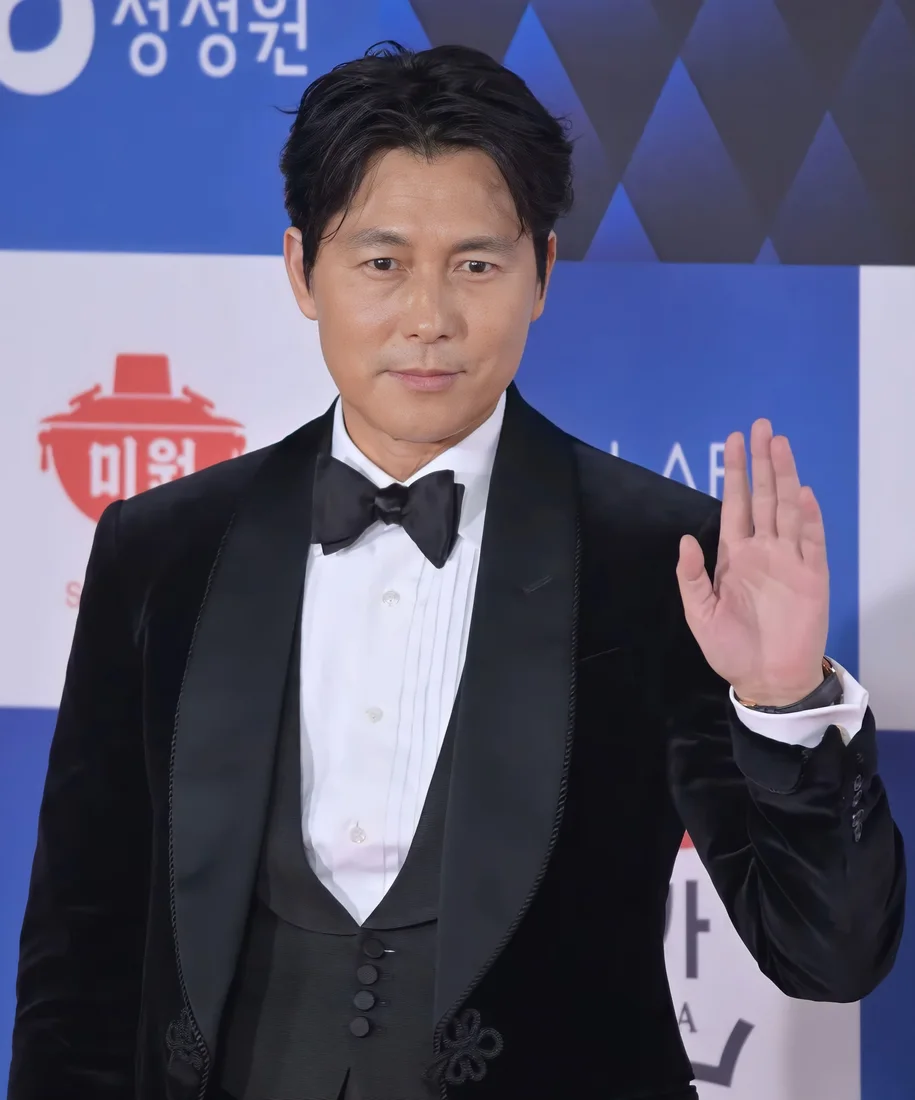 Jung Woo-sung attending an awards event in November 2022