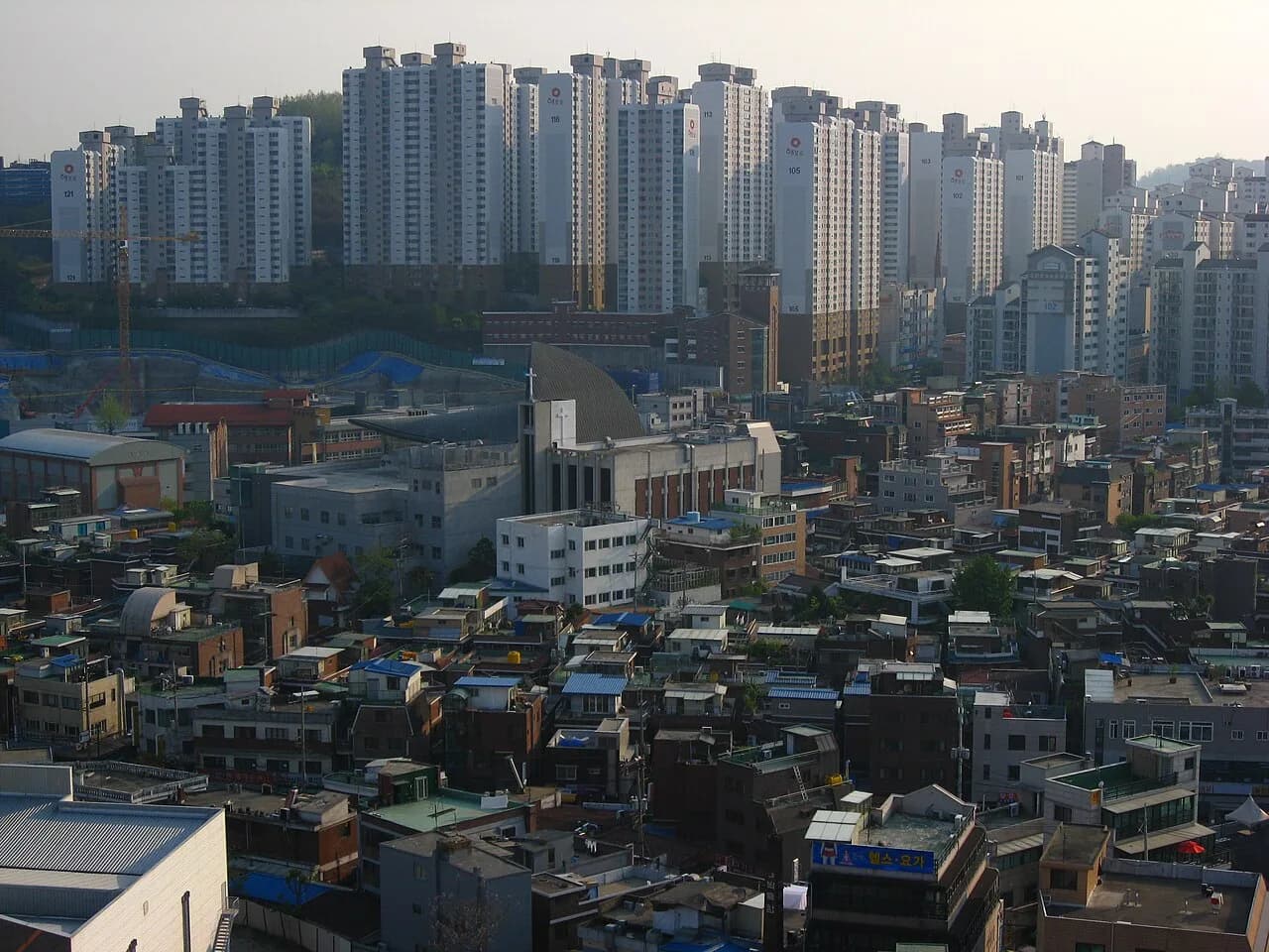 Clusters of apartment buildings in Wangsimni, Seoul