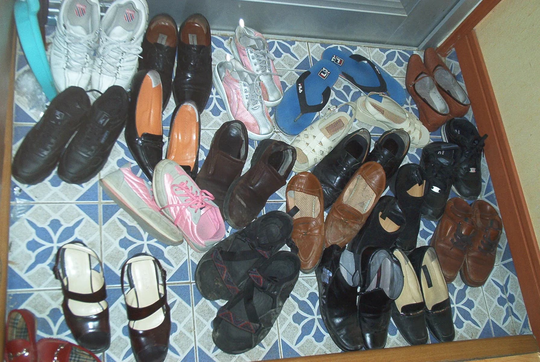 Shoes arranged in the tiled entrance of a Korean home