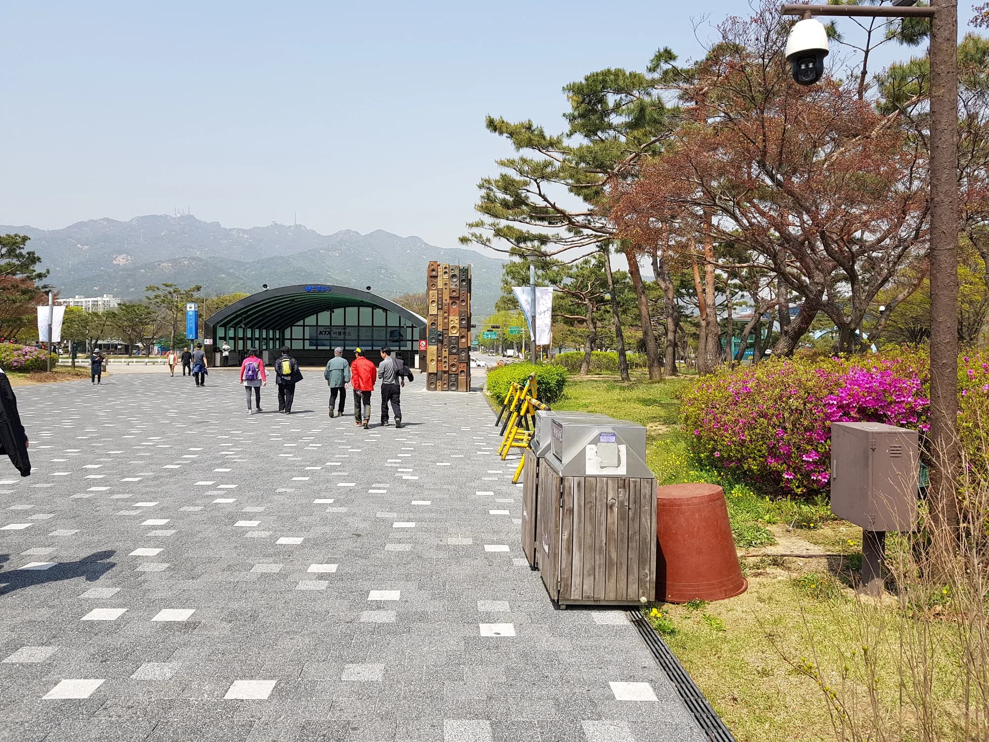 Separate public waste containers at Seoul Grand Park